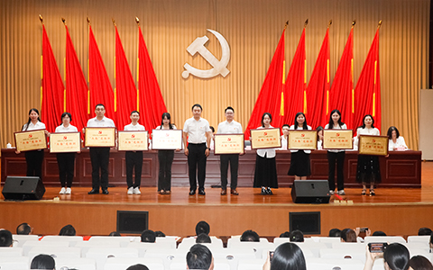 丽芳园林党支部获评荔湾区产业链非公企业“头雁”党组织称号